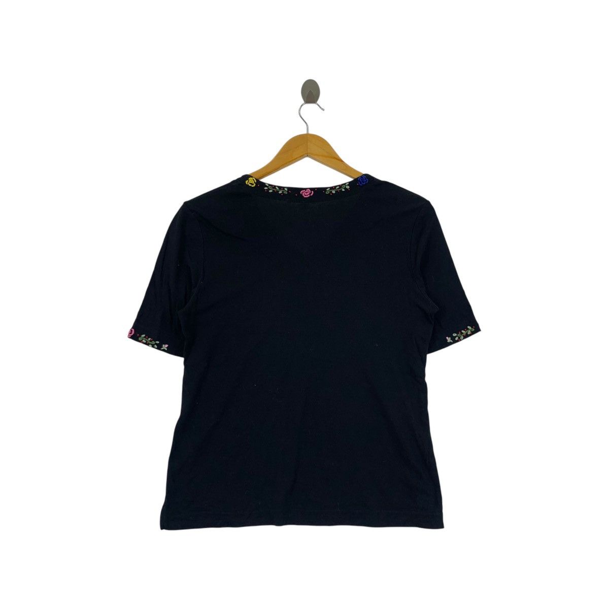 Louis Feraud Vintage LOUIS FERAUD PARIS Embroidered Flower Tee Shirt Size S / US 4 / IT 40 - 4 Thumbnail