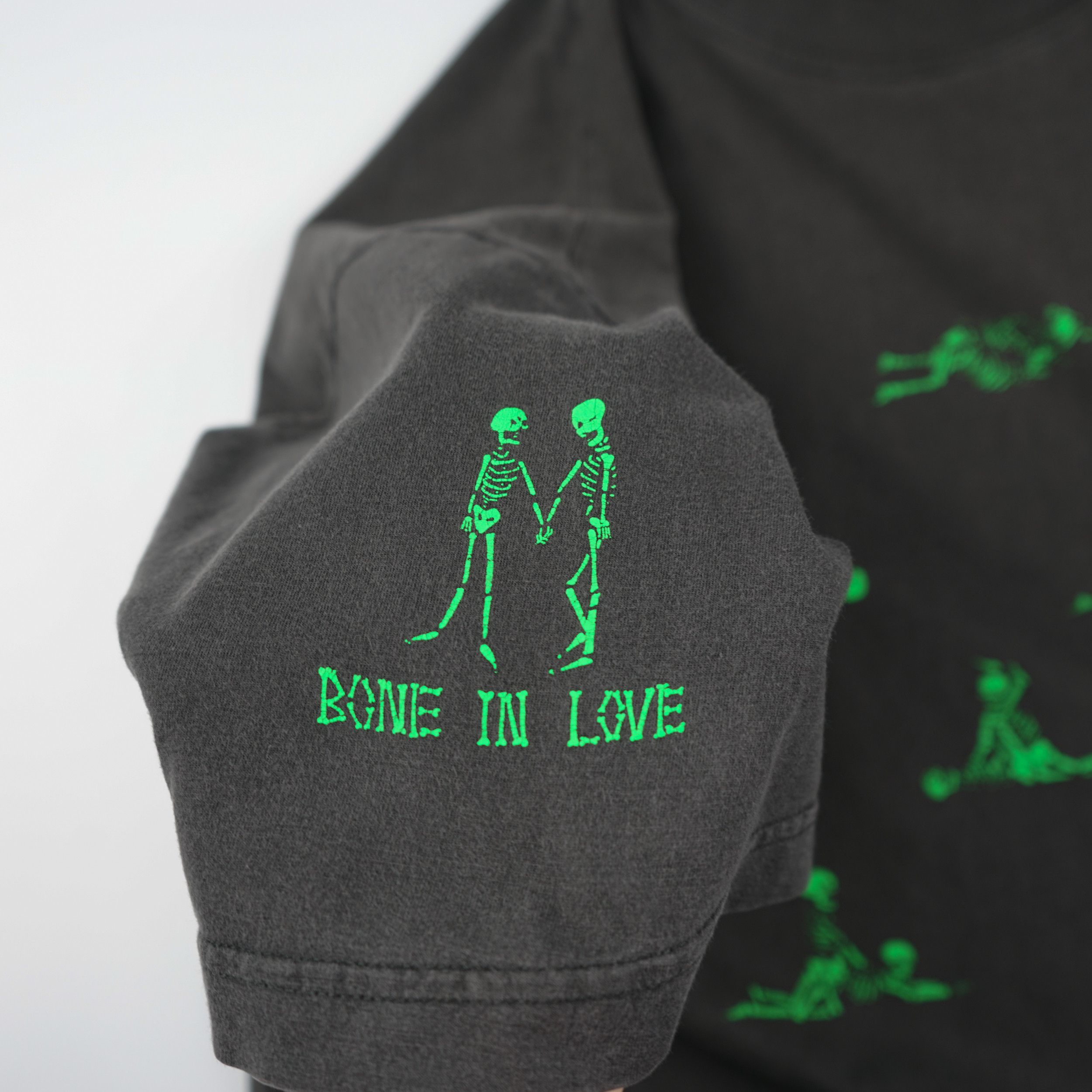 Fashion Victim × Vintage Vintage 1990s Bone In Love Kamasutra T-Shirt Size US XL / EU 56 / 4 - 4 Thumbnail