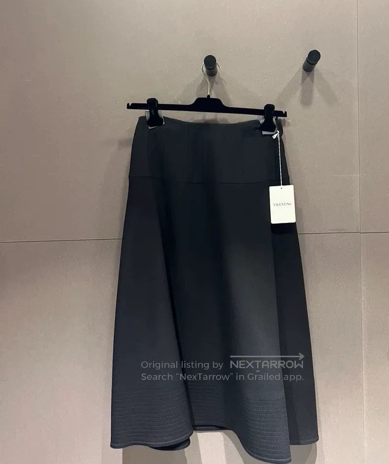 Valentino Valentino Black skirt Size XS / US 0-2 / IT 36-38 - 1 Thumbnail