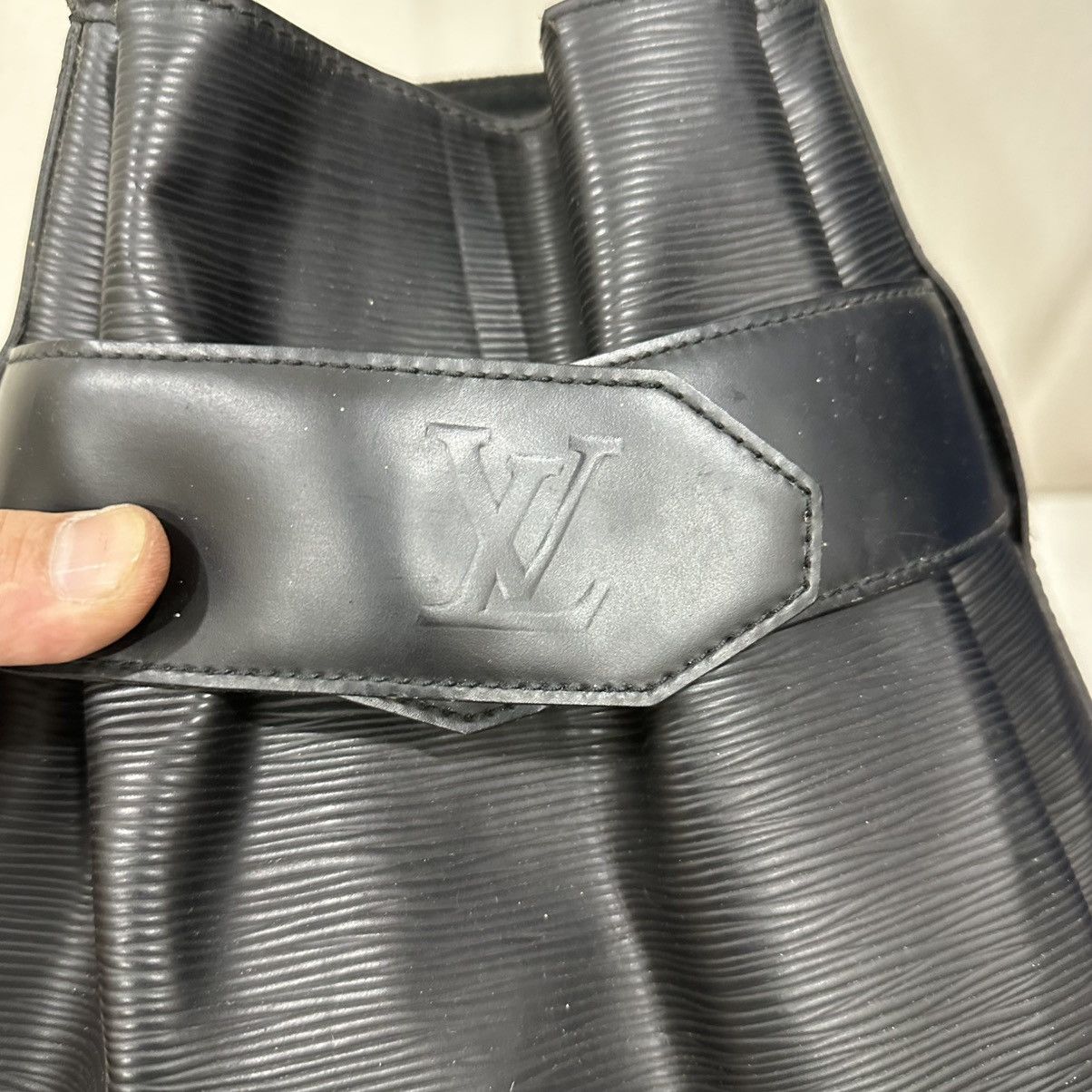 Louis Vuitton LOUIS VUITTON SAC D EPAULE BLACK EPI LEATHER SHOULDER BAG Size ONE SIZE - 9 Thumbnail