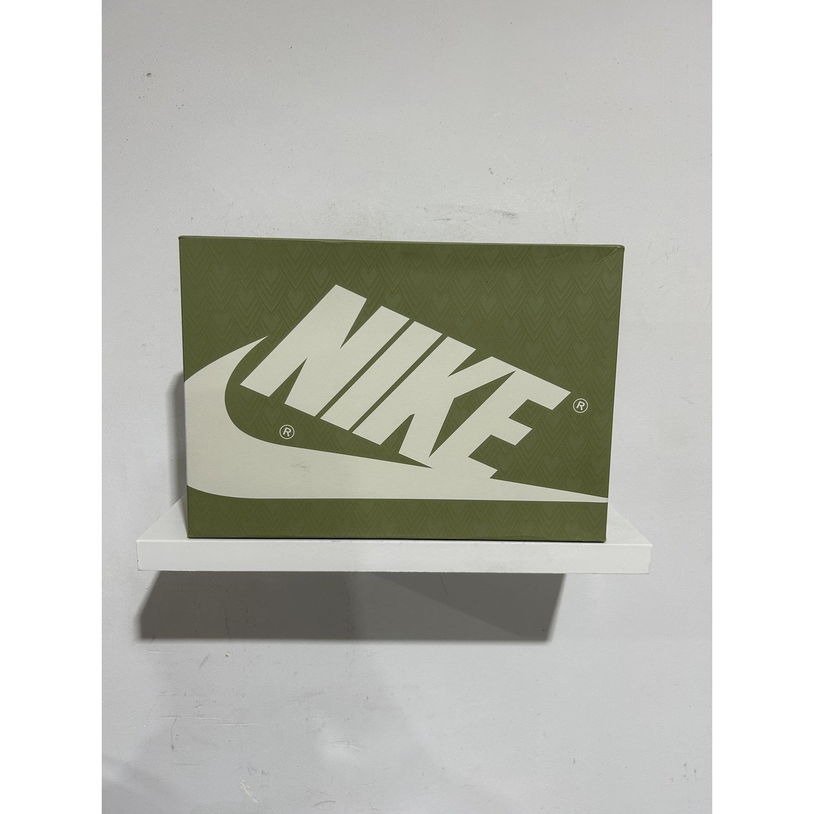 Jordan Brand JORDAN 1 LOW YEAR OF THE DRAGON SIZE 8.5 PREOWNED Size US 8.5 / EU 41-42 - 7 Thumbnail