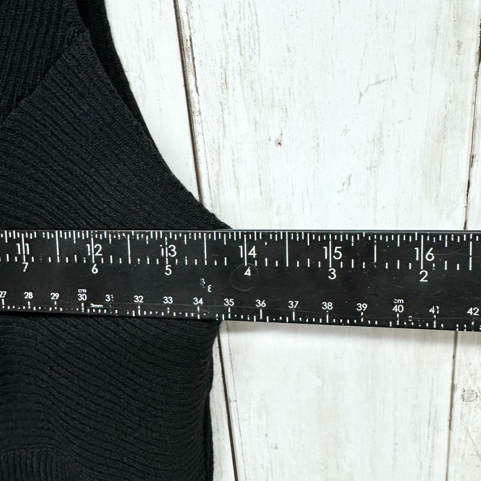 Heartloom Heartloom Dress Medium Black Ribbed Vneck Sleeveless Midi Size M / US 6-8 / IT 42-44 - 5 Thumbnail