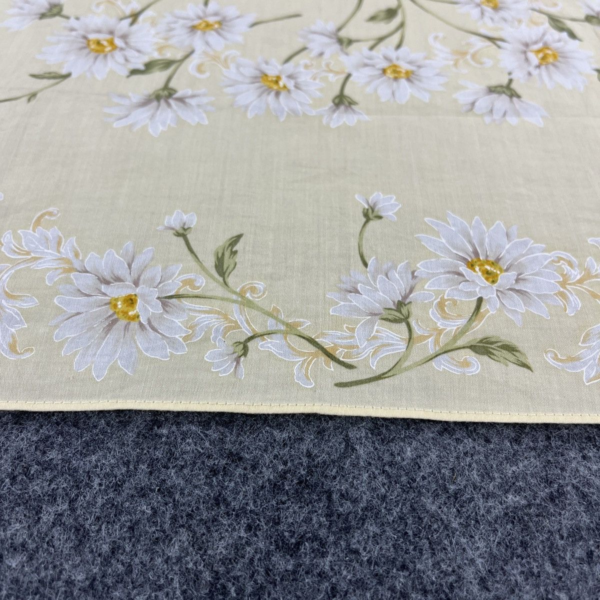 Pierre Balmain Pierre Balmain Handkerchief / Bandana / Neckerchief B471 Size ONE SIZE - 6 Thumbnail