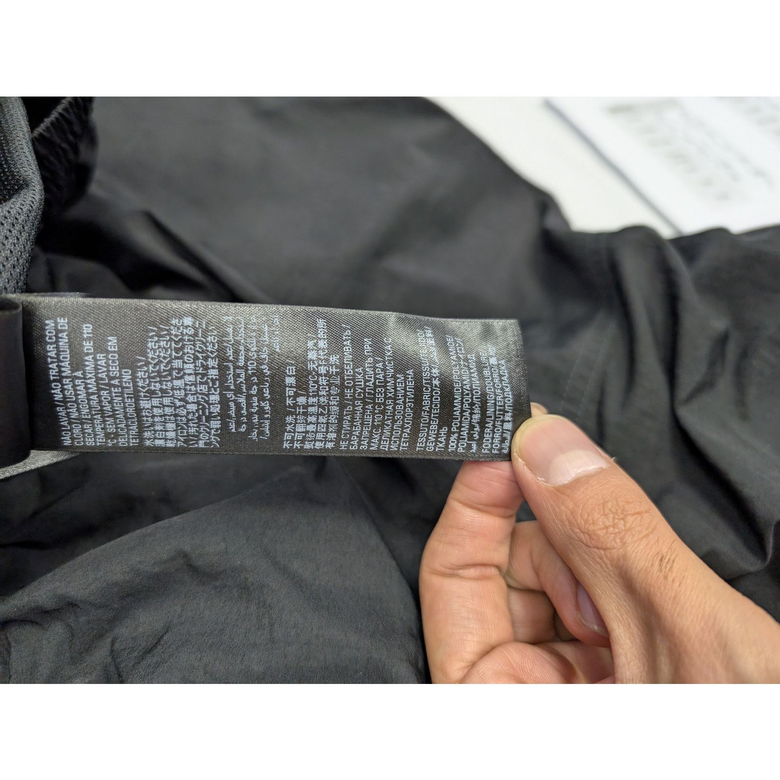 Balenciaga o1rshd1 Men's Overcoat small fit tracksuit jacket in Black Size US S / EU 44-46 / 1 - 16 Thumbnail