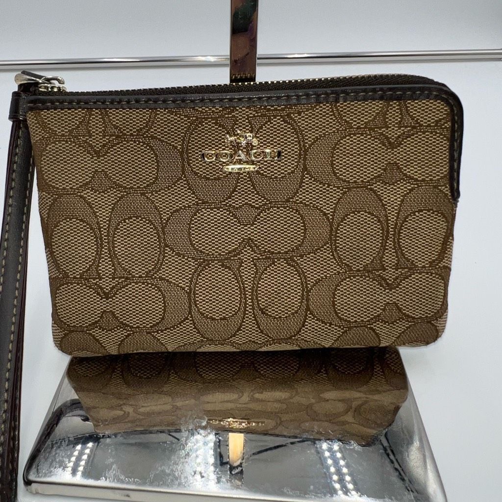Coach Coach Outline Signature Corner Zip Wristlet Khaki Brown Size ONE SIZE - 1 Thumbnail