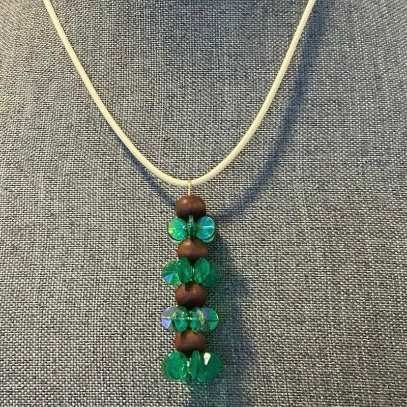 Handmade green bead pendant necklace Size ONE SIZE - 1 Thumbnail