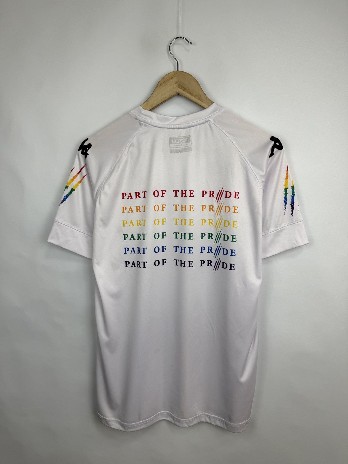 Kappa 🏴󠁧󠁢󠁥󠁮󠁧󠁿 Kappa Aston Villa AVFC Part of The Pride Soccer Jersey Y2K Size US M / EU 48-50 / 2 - 8 Thumbnail