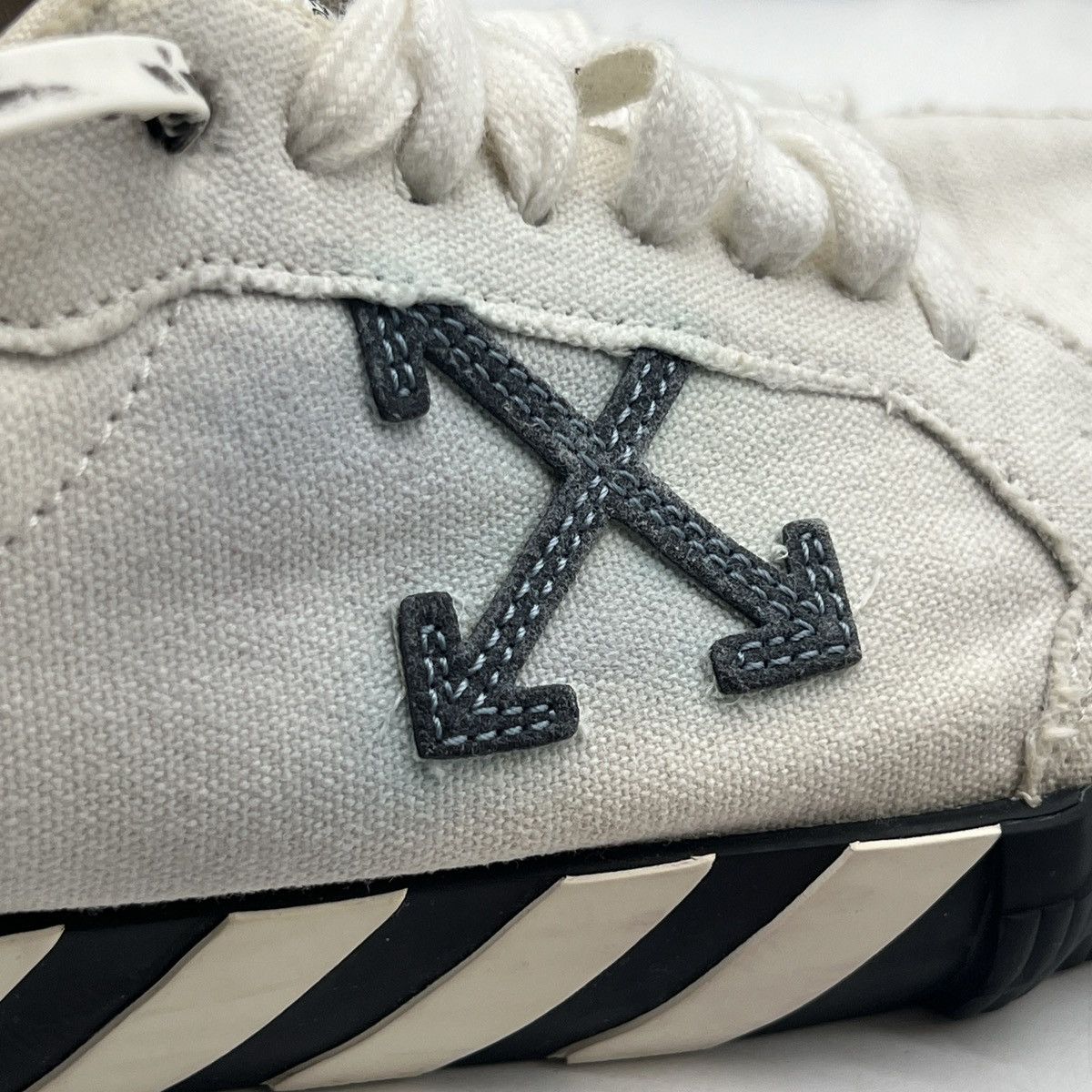Off-White Off white vulc sneaker white black light blue Size US 11.5 / EU 44-45 - 9 Thumbnail