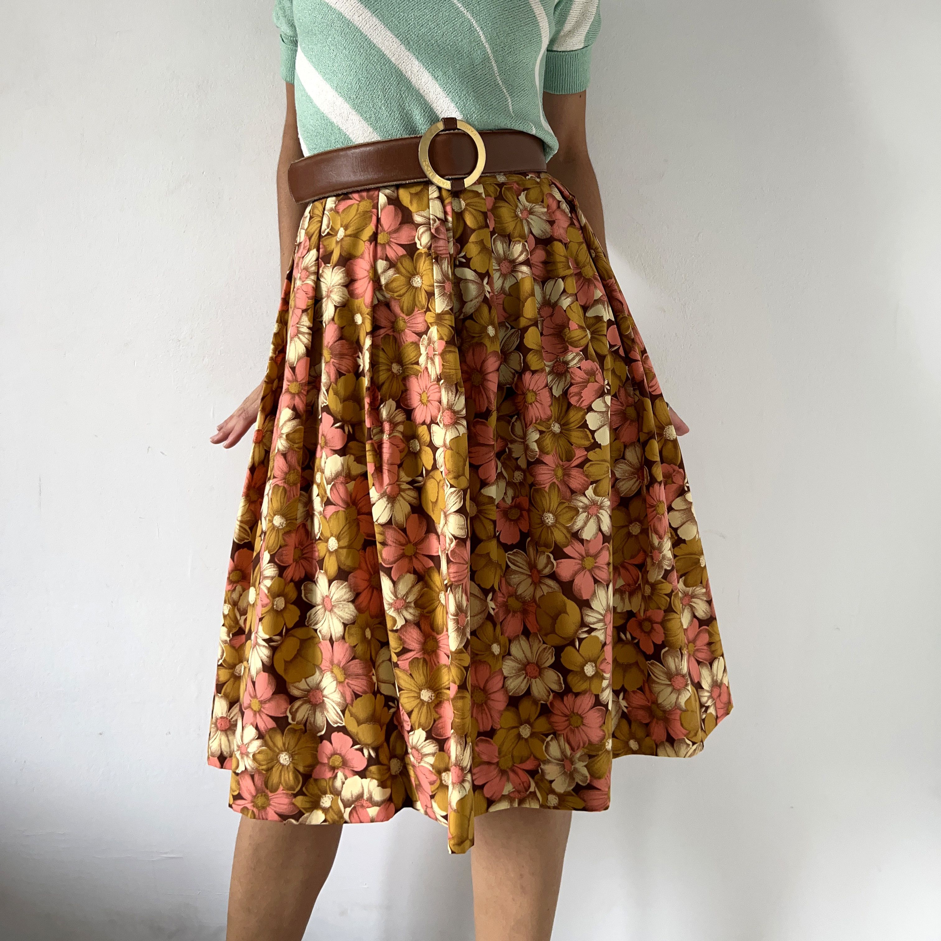 Handmade × Vintage Vintage 70s flower power skater skirt Size 30" / US 8 / IT 44 - 1 Thumbnail