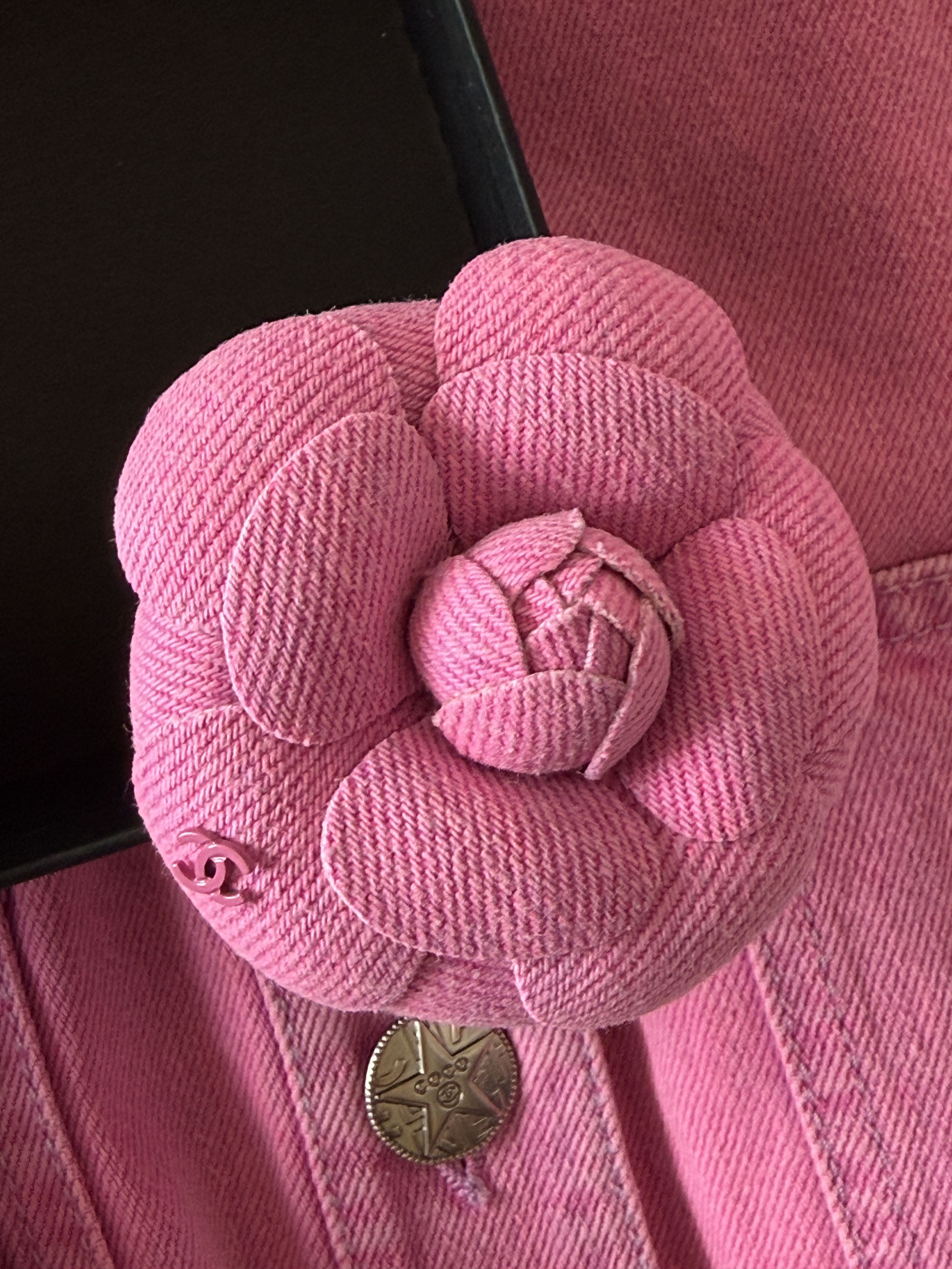 Chanel Chanel SS 2021 Runway CC Pink Camelia Denim Jacket 34 Size XS / US 0-2 / IT 36-38 - 20 Thumbnail