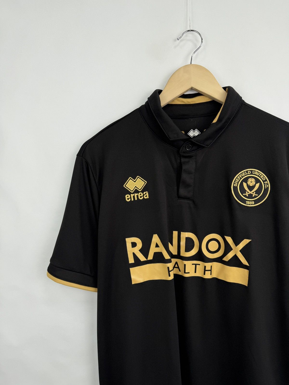 Errea 🏴󠁧󠁢󠁥󠁮󠁧󠁿 Vintage Sheffield United Errea Soccer Jersey Rare Retro Size US XL / EU 56 / 4 - 2 Thumbnail