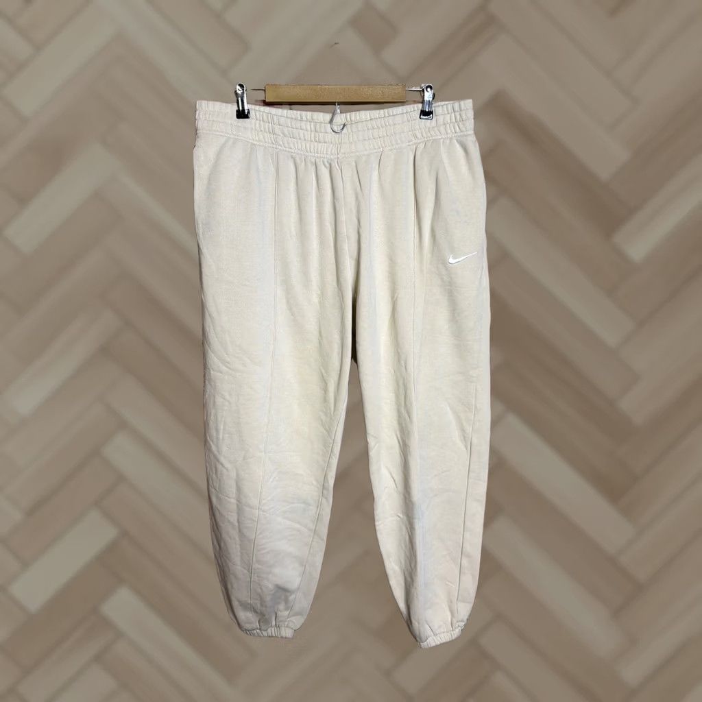 Nike Nike Sportswear Essential Womens Pants Sweatpants Be… Beige XL Regular Tapered Pockets Elastic Waist Fleece Cotton Blend Polyester Size 40" / US 18 - 1 Thumbnail