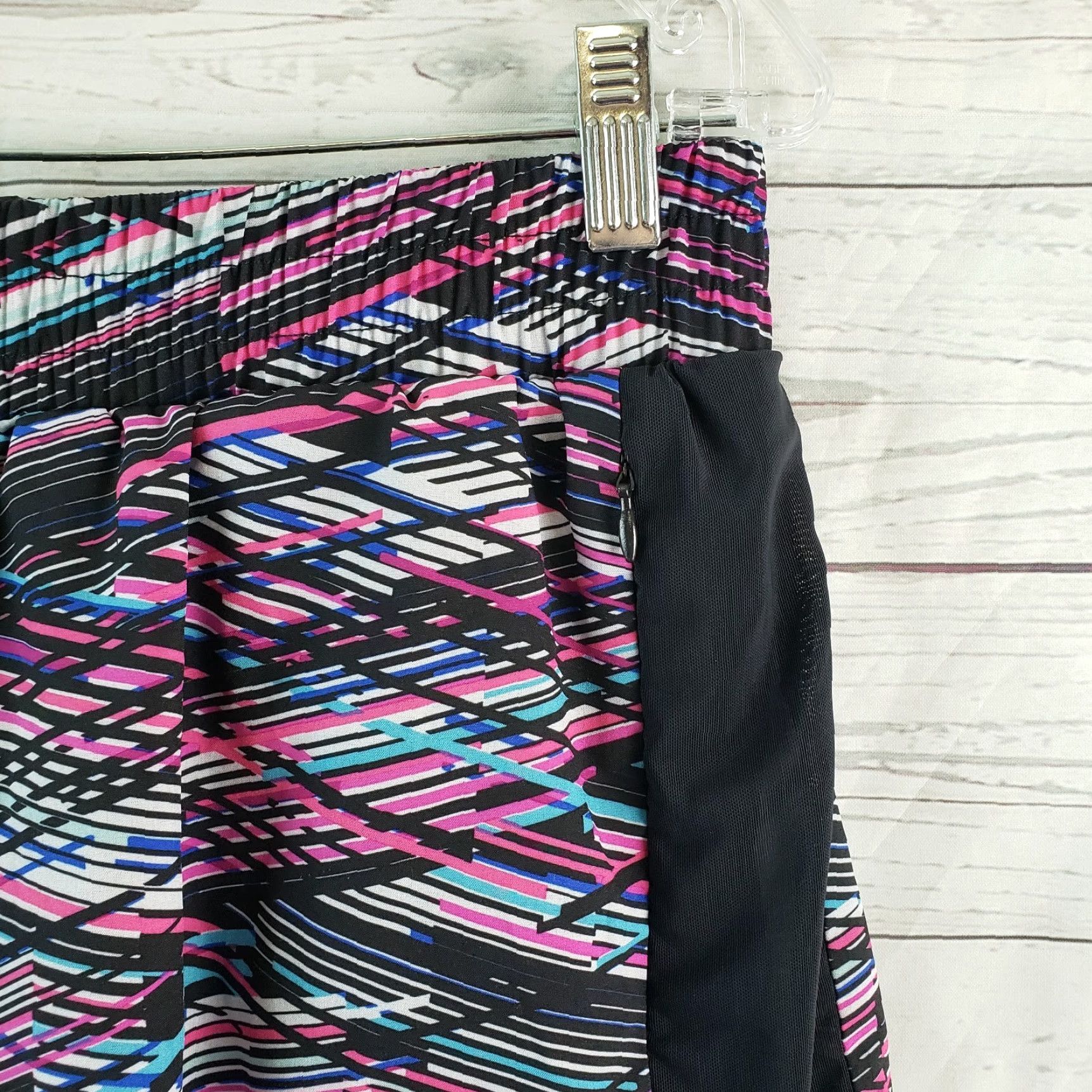 Fabletics Fabletics Womens Shorts M Black Pink Lined Mid Rise Zip Pockets Athletic Shorts Size 32" / US 10 / IT 46 - 2 Thumbnail
