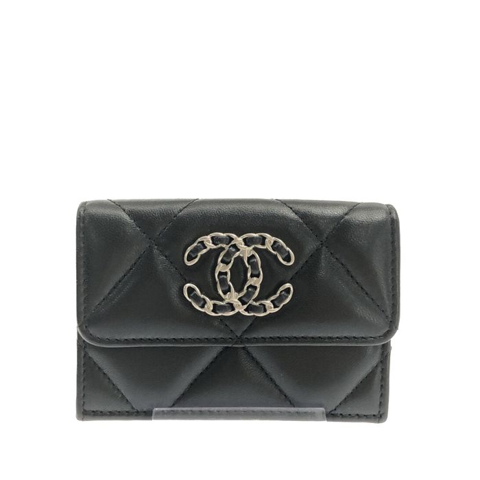 Chanel Chanel 19 Trifold Flap Compact Wallet