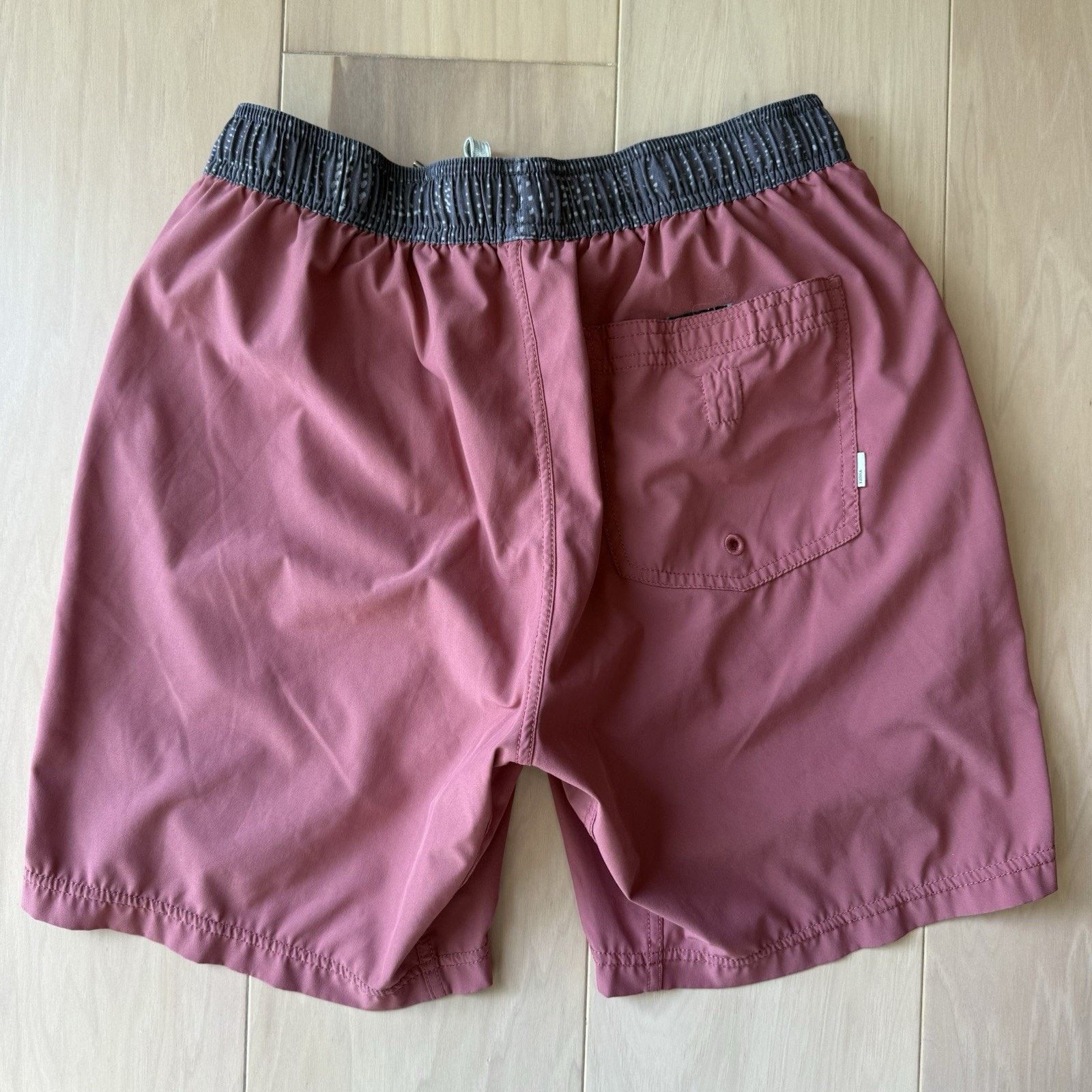 Vuori Vuori Kore Shorts Small Rust Red Lightweight Workout Size US 26 / EU 42 - 6 Thumbnail