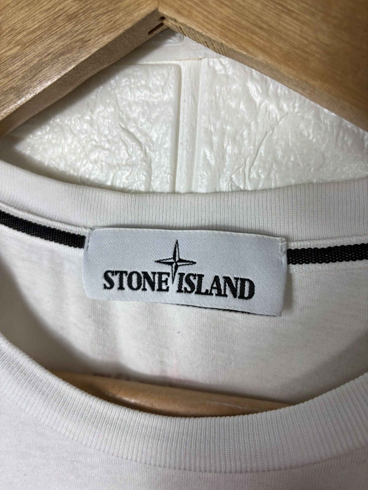 Stone Island Stone Island T-Shirt White Red Big Logo Size S Men’s Size US S / EU 44-46 / 1 - 6 Thumbnail