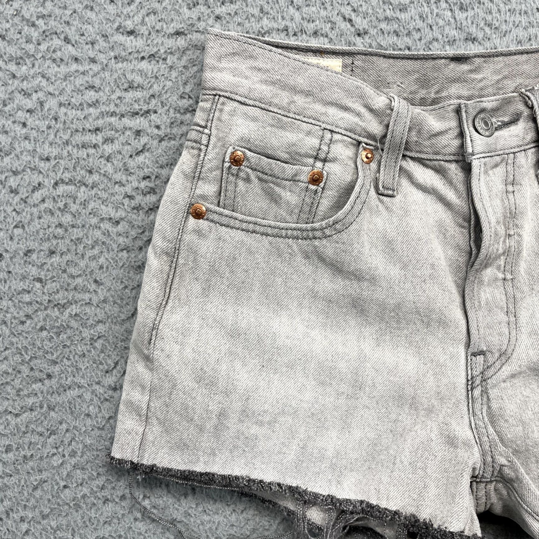 Levi's Levis 501 Cutoff Shorts Womens 25 Gray Denim Button Fly High Rise Frayed Hem 100% Cotton Vintage Style Size 42" / US 20 - 2 Thumbnail