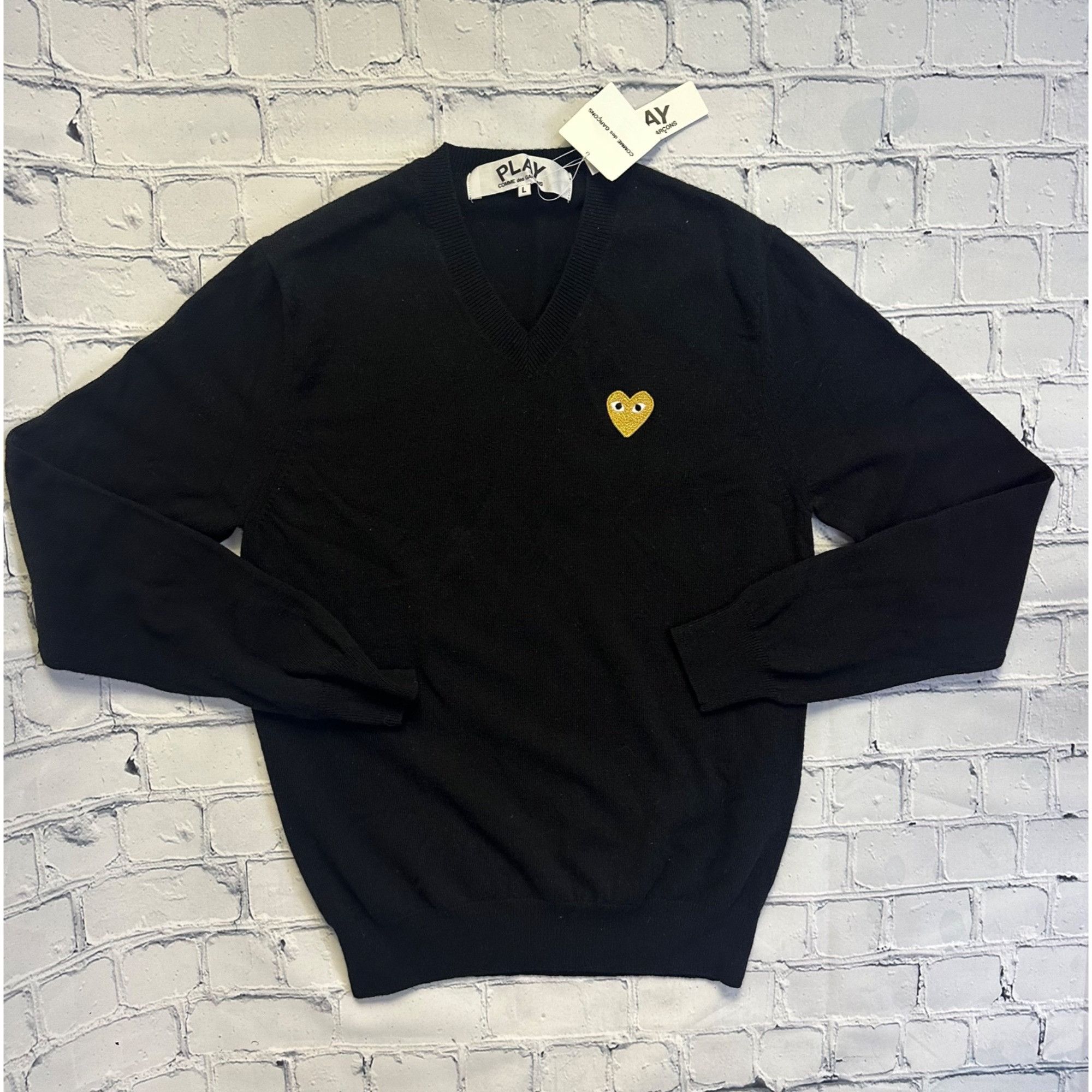 Comme des Garcons × Comme des Garcons PLAY Comme des Garçons Play Heart V-neck Sweater with small gold Size US M / EU 48-50 / 2 - 1 Thumbnail