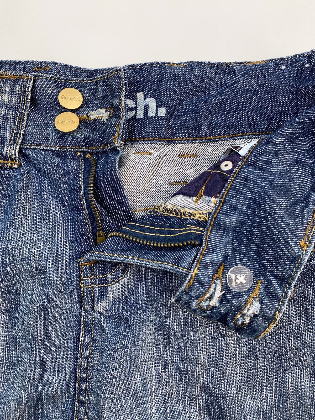 Bench Y2K Vintage Bench Washed Buckle Back Denim Mini Skirt Size 28" / US 6 / IT 42 - 3 Thumbnail