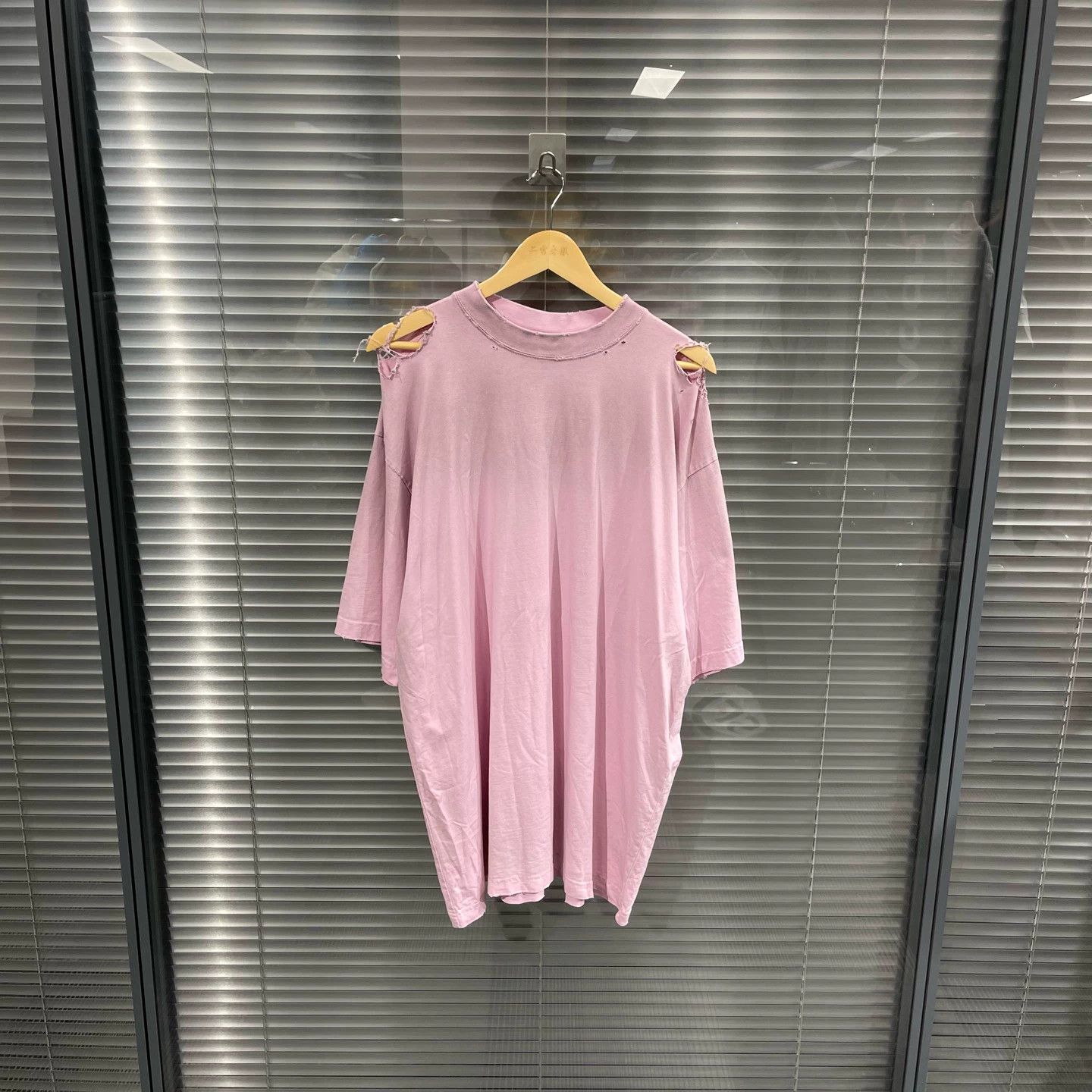 Balenciaga Balenciaga New Distressed Om Wormhole Print SS Tee Size US XL / EU 56 / 4 - 2 Thumbnail