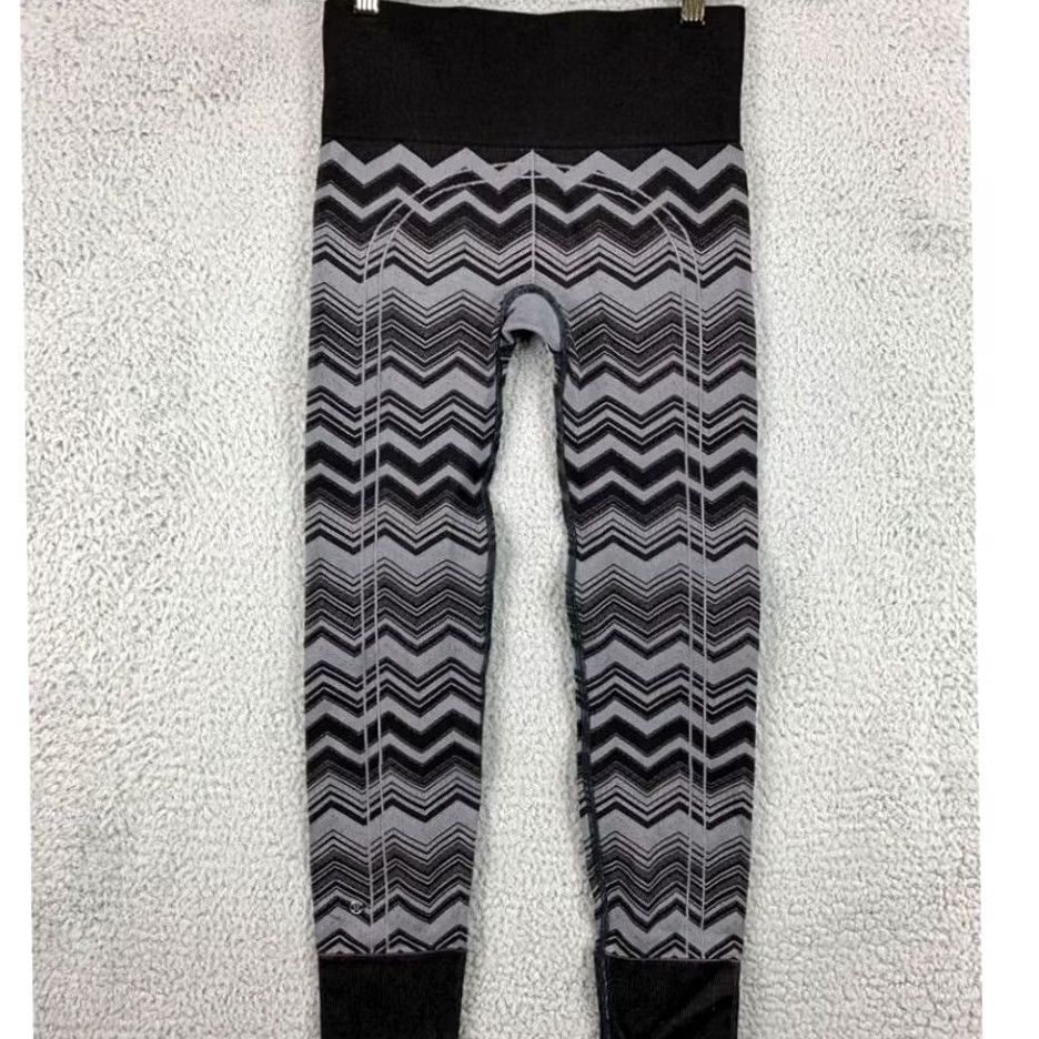 Lululemon Lululemon Leggings Womens 4 Black Grey Workout Yoga Activewear Cropped Stretch Size 27" / US 4 / IT 40 - 2 Thumbnail