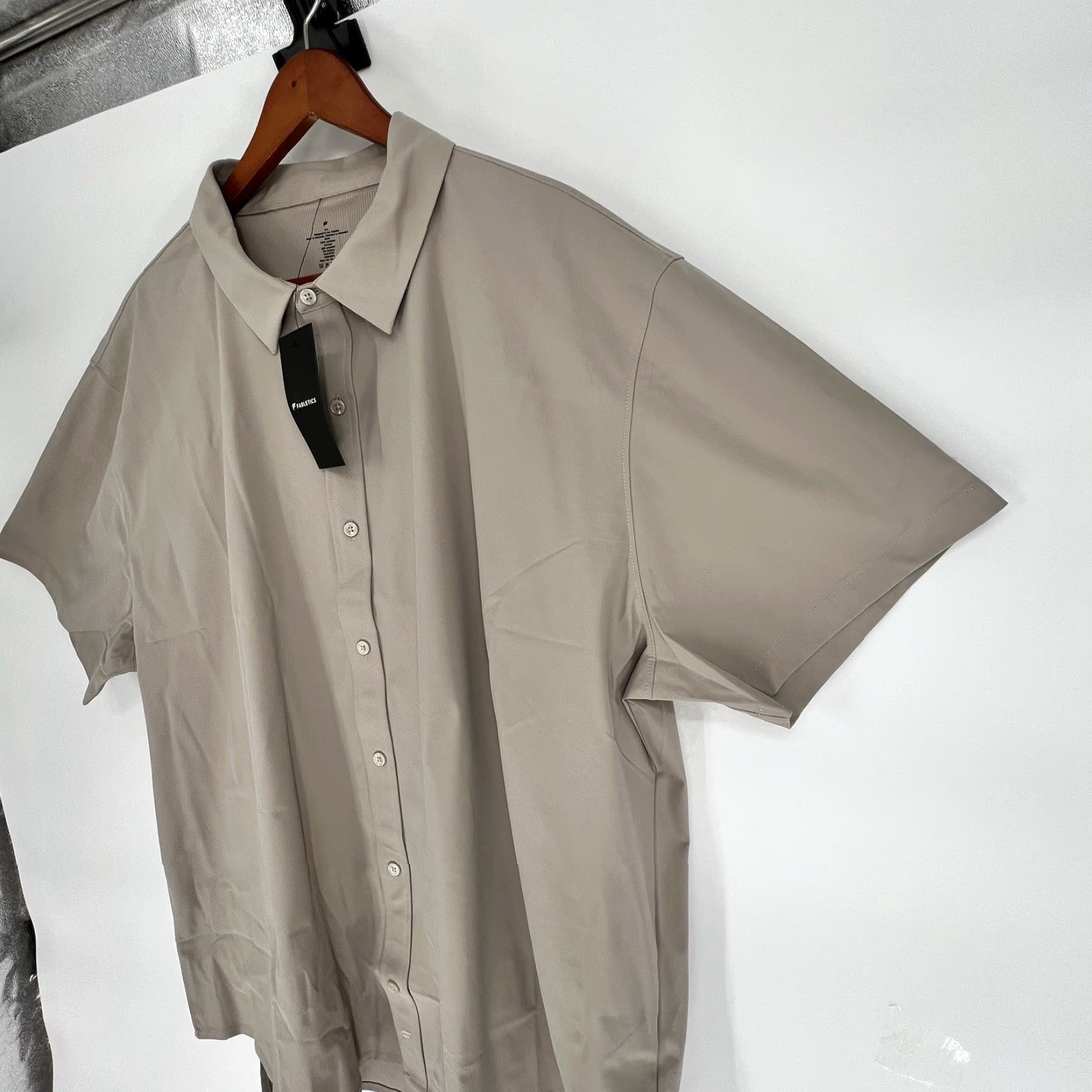 Fabletics Fabletics Button-Up Shirt Men 2XL Short Sleeve Beige Breathable Knit Solid Casual Travel Regular Size US XXL / EU 58 / 5 - 6 Thumbnail