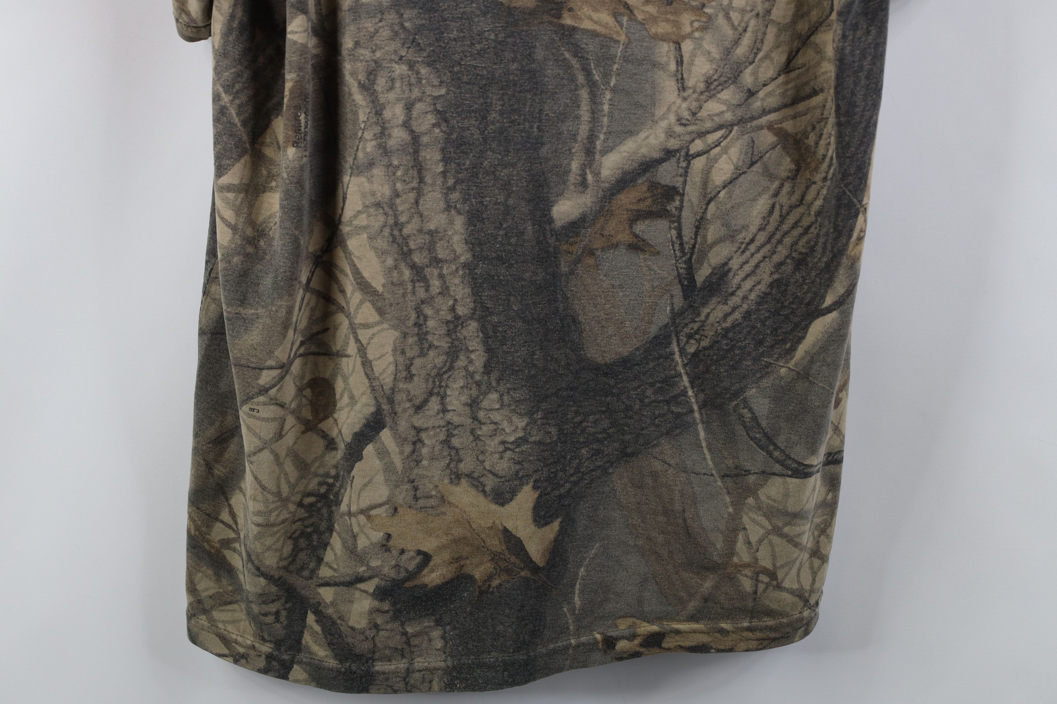 Vintage Vintage 90s Streetwear Realtree Camouflage Pocket T-Shirt Size US L / EU 52-54 / 3 - 3 Thumbnail