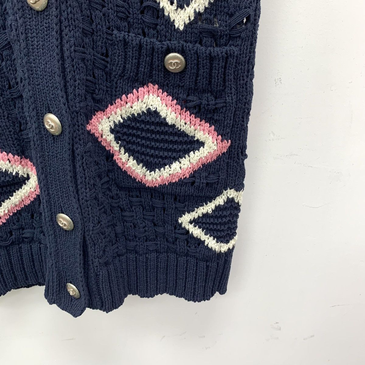 Chanel Chanel Navy V-neck Sleeveless Hollow Out Knit Cardigan K26WX Size XXS / US 00 / IT 34 - 4 Thumbnail