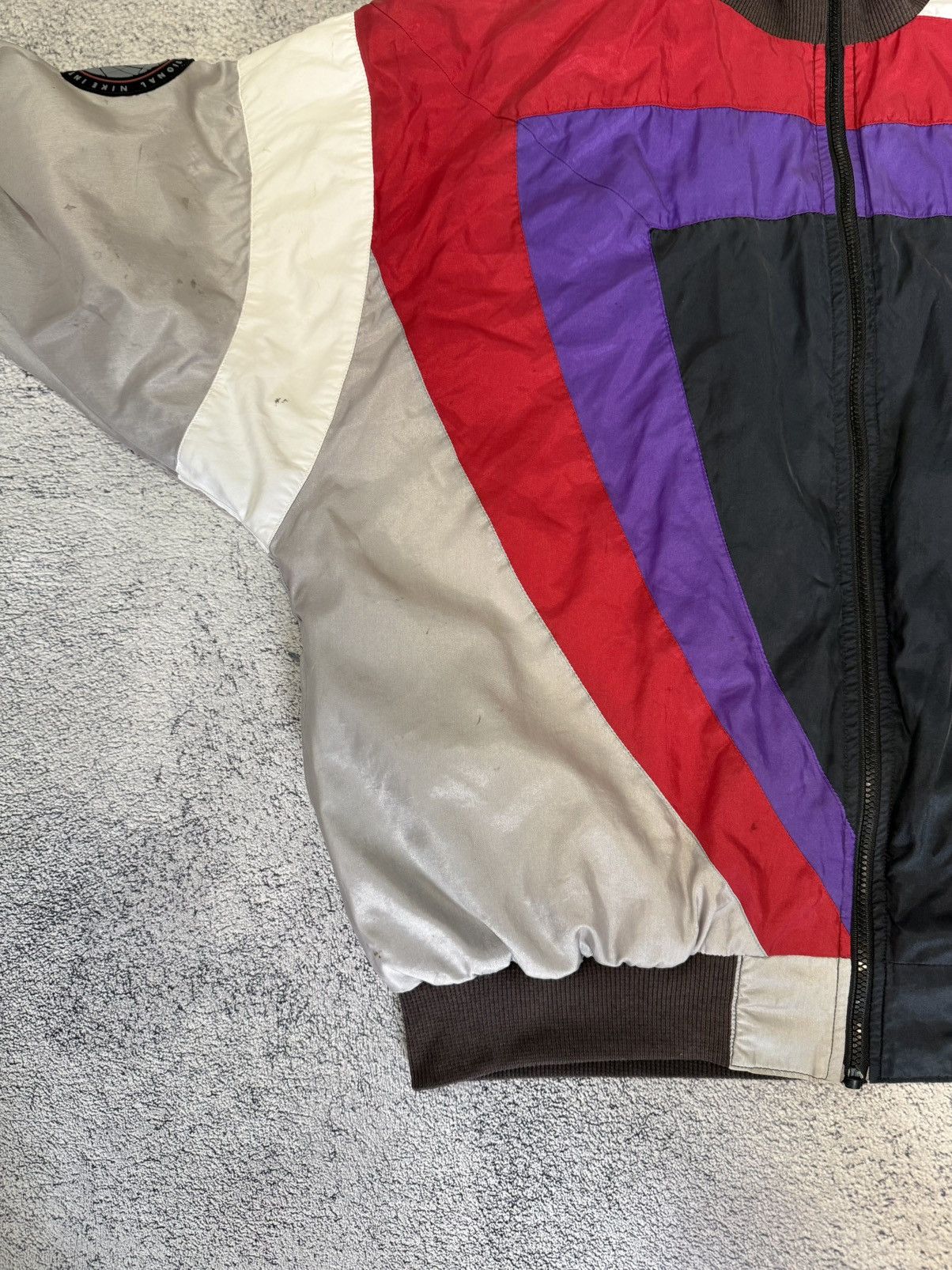 Nike Vintage Nike International Windbreaker Track Jacket Nylon Size US L / EU 52-54 / 3 - 18 Thumbnail
