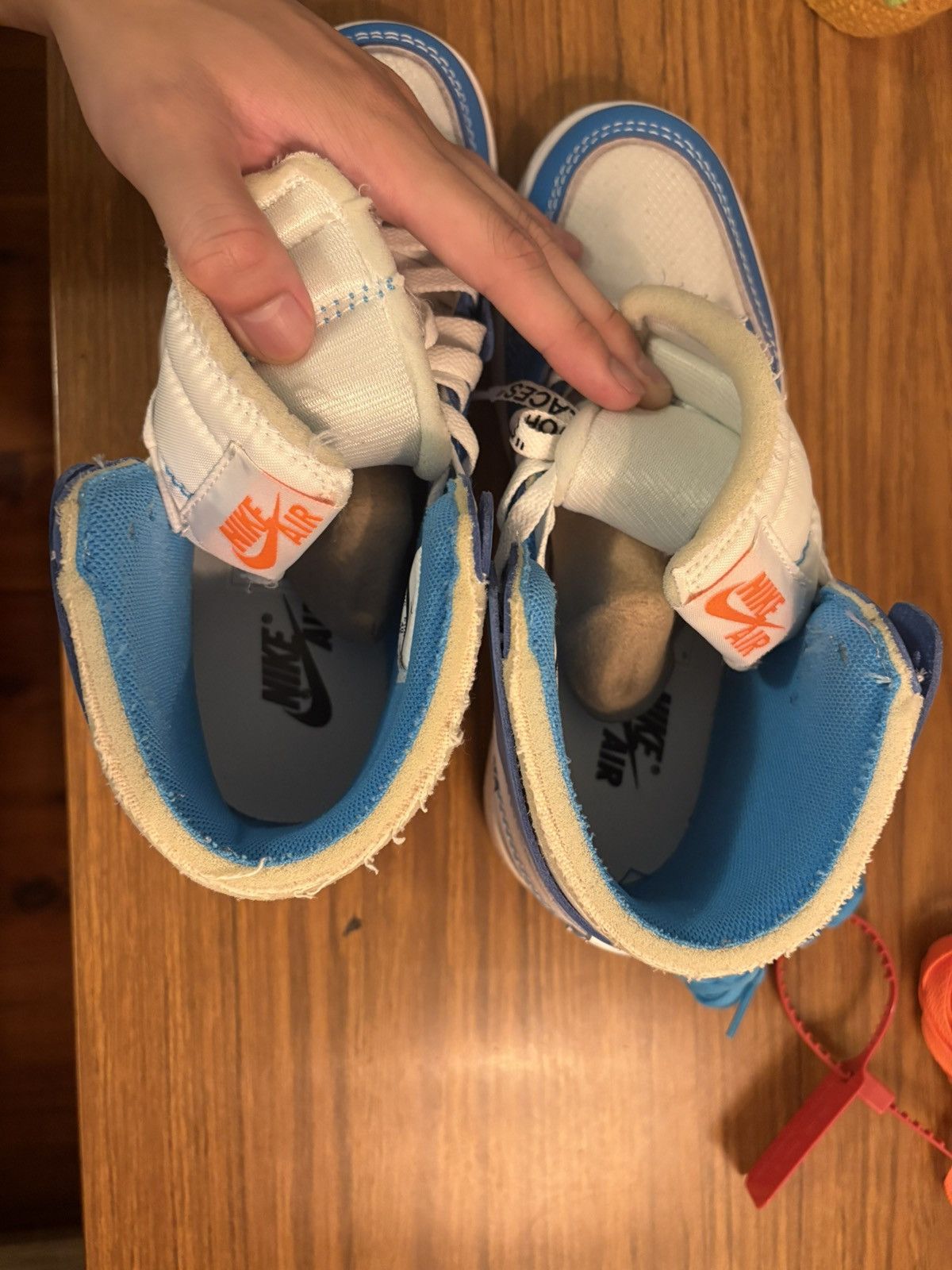 Nike × Off-White Off-White x Nike Air Jordan 1 UNC US7 Size US 7 / EU 40 - 14 Thumbnail