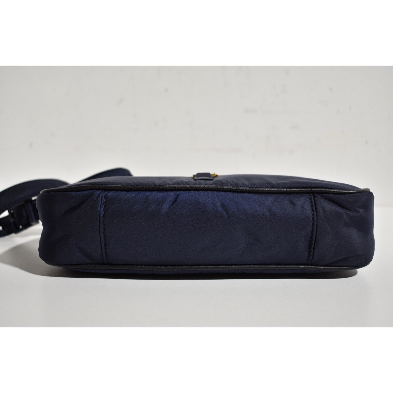 Yves Saint Laurent Saint Laurent Navy Blue Bronze Logo Shoulder Bag Size ONE SIZE - 16 Thumbnail
