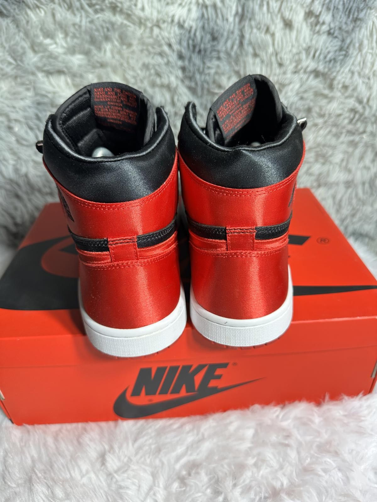 Nike Nike Air Jordan 1 Retro High OG Black and Red Sneakers Size US 10 / EU 43 - 6 Thumbnail
