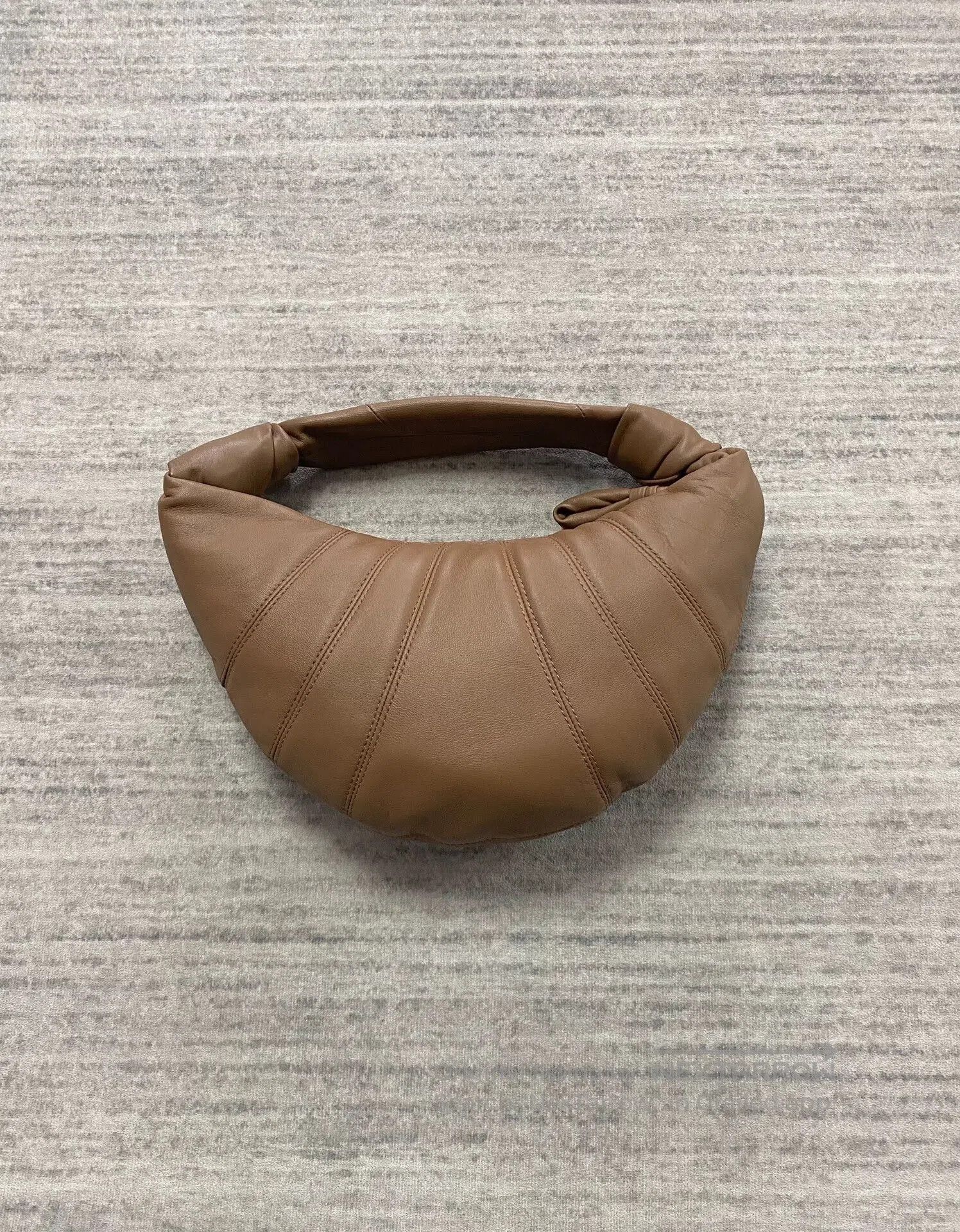 Lemaire Lemaire Mini Croissant Shoulder Bag. Size ONE SIZE - 1 Thumbnail