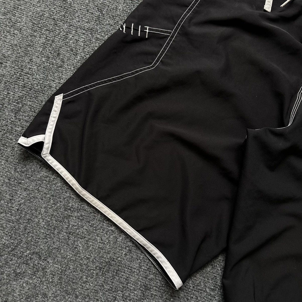 Nike VTG Nike Shorts Size 34 Y2K 00s USA Swimwear Hype Trend Size US 34 / EU 50 - 6 Thumbnail