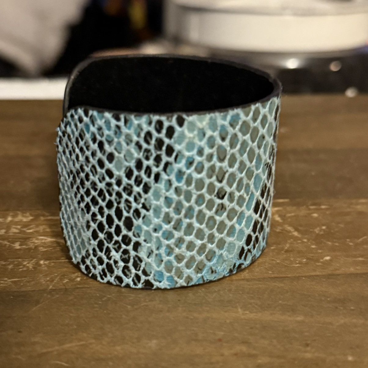Other Wide blue snakeskin print bangle cuff bracelet Size ONE SIZE - 5 Thumbnail