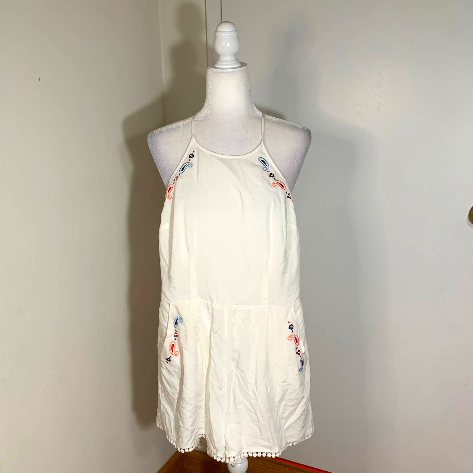 Other Candie’s Embroidered Halter Lace Pockets Romper Size M (NWT) Size 30" / US 8 / IT 44 - 1 Thumbnail