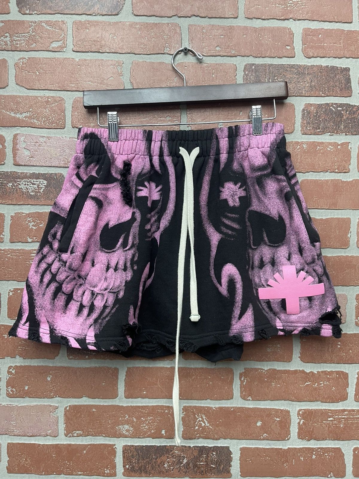 Vertabrae Size S - Vertebrae Pink Skull Shorts Distressed Size US 28 / EU 44 - 1 Thumbnail