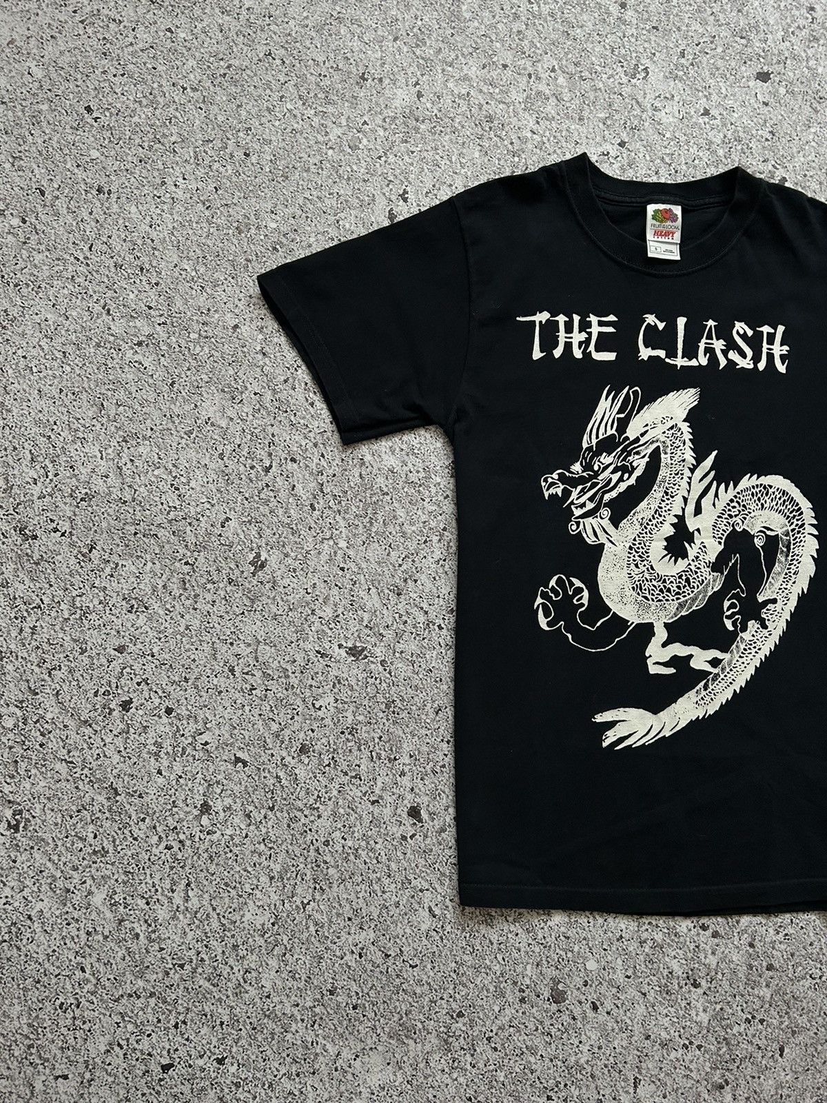 Band Tees × Japanese Brand × Vintage Vintage The Clash Japanese Dragon Hook Up Rock T-Shirt Size US S / EU 44-46 / 1 - 3 Thumbnail