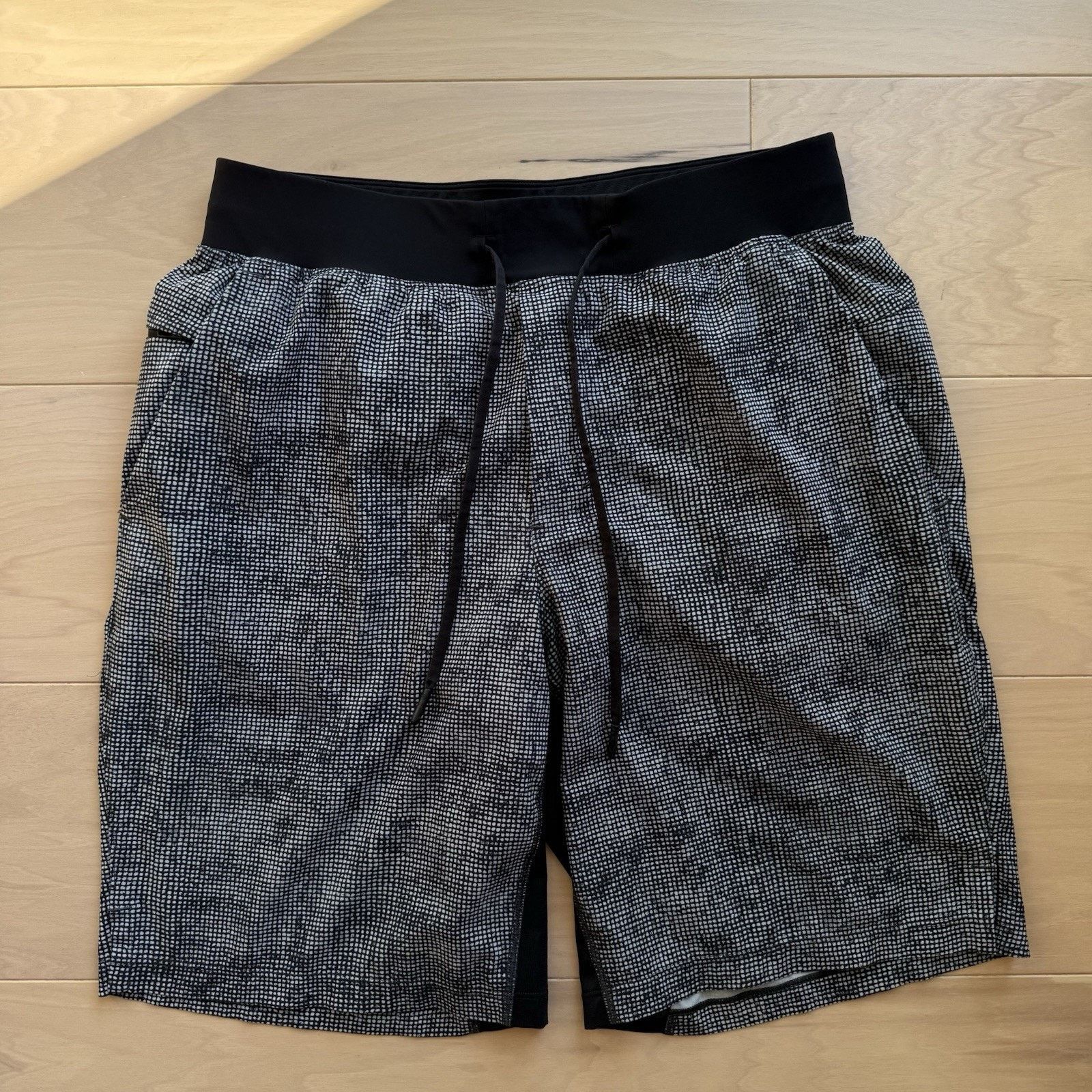 Lululemon Lululemon THE Shorts Medium Multicolor Lined Workout Size US 29 - 4 Thumbnail