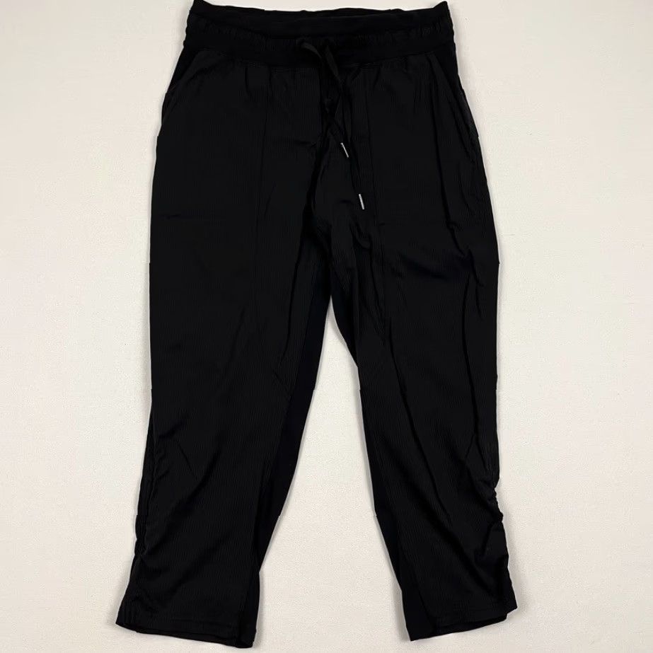 Lululemon Lululemon Dance Studio Cropped Pants Womens 8 Black 24" Inseam Mid Rise Athleisure Slimming Pockets Easy Care Breathable Relaxed Size 30" / US 8 / IT 44 - 7 Thumbnail