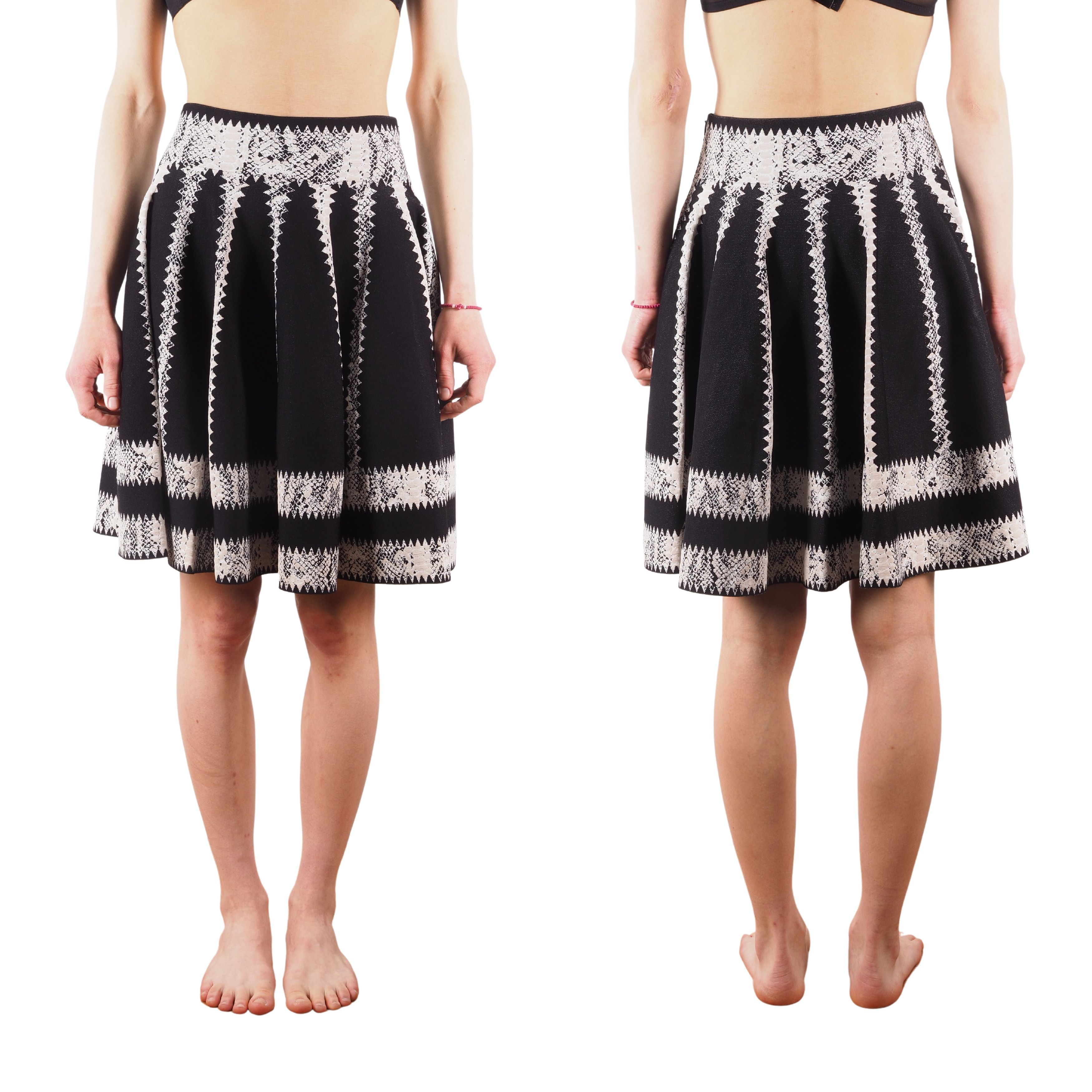 Alexander McQueen × Vintage Alexander McQueen Vintage Women's Knit Flare Skirt Size 27" / US 4 / IT 40 - 2 Thumbnail