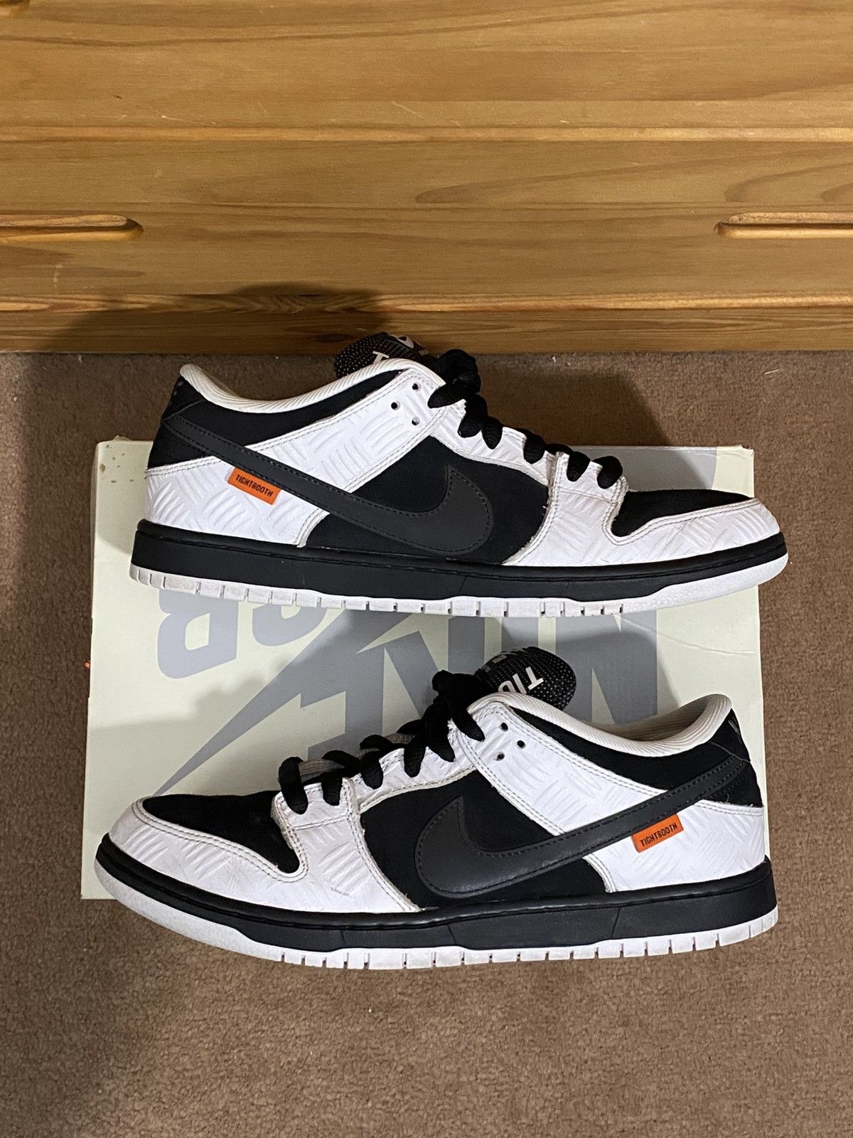 Nike SB Nike SB Dunk Low Tightbooth Size 11.5 Size US 11.5 / EU 44-45 - 2 Thumbnail