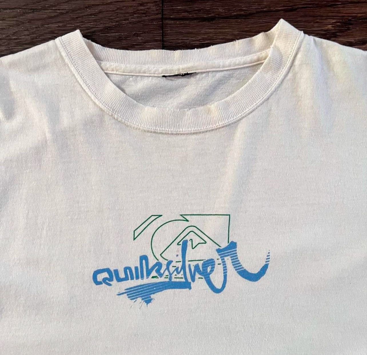 Vintage Vintage Y2K late 2000s Quicksilver graphic front and back T Size US L / EU 52-54 / 3 - 2 Thumbnail