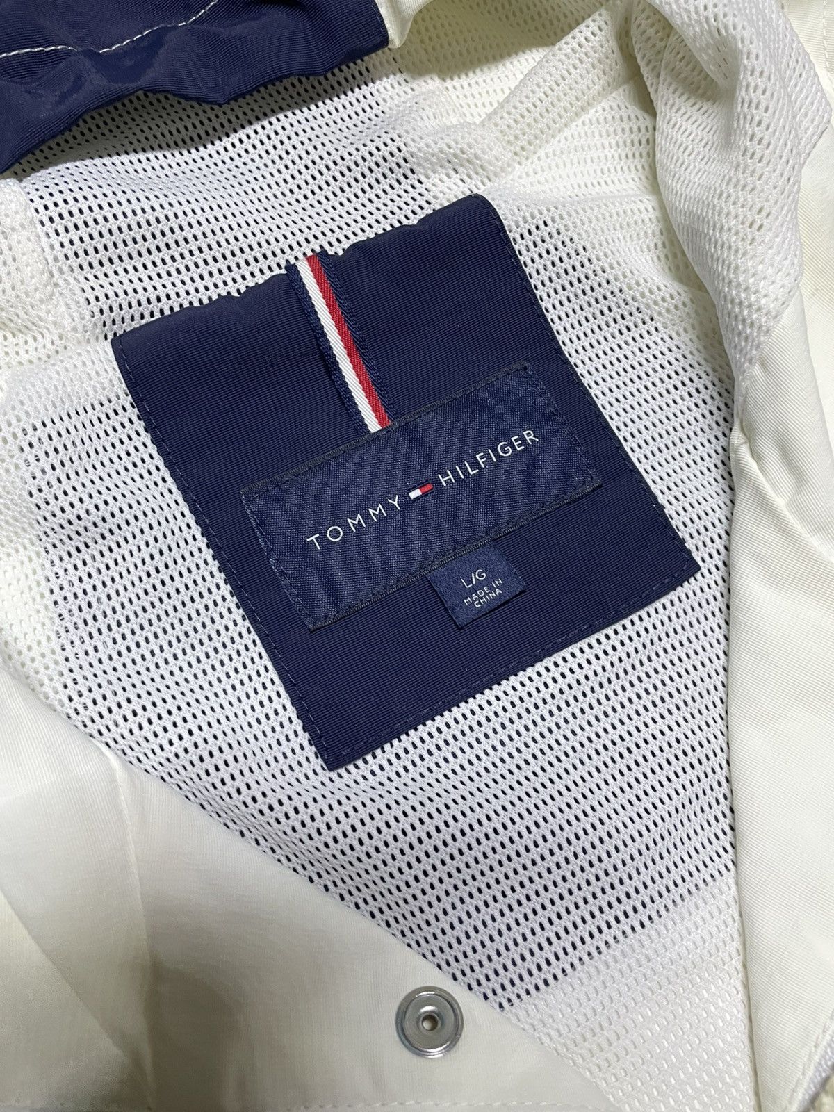 Tommy Hilfiger × Vintage Tommy Hilfiger combine bigflag white sportwear jacket Size US L / EU 52-54 / 3 - 8 Thumbnail