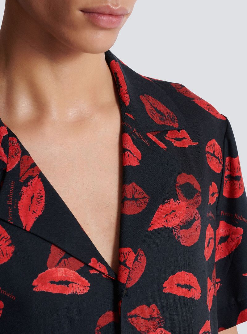Balmain o1mt1gz0126 All-Over Kiss Print Pyjama Shirt in Black/Red Size US XL / EU 56 / 4 - 5 Thumbnail