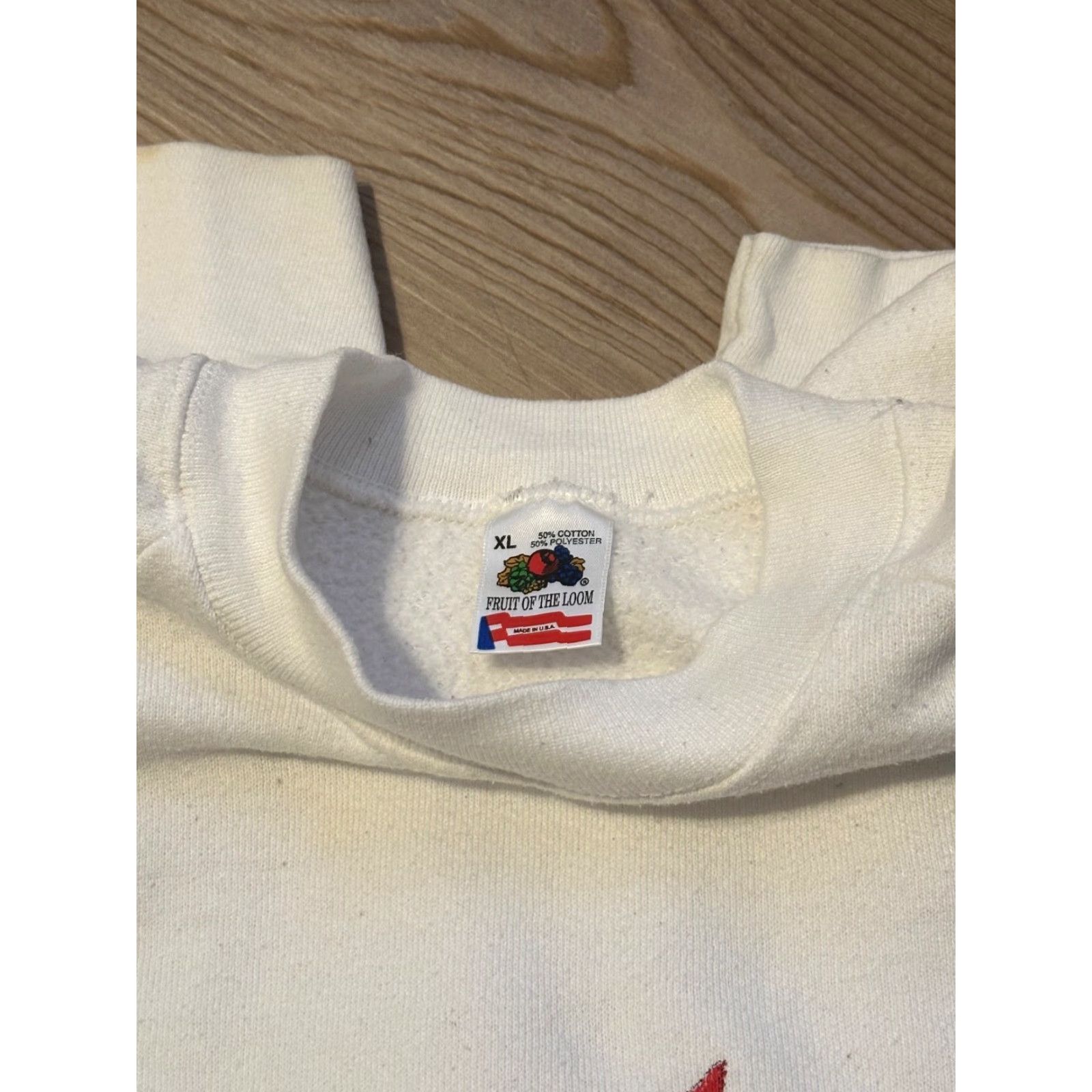 Fruit Of The Loom VINTAGE 90s Fruit of the Loom Cardinals Mailbox Barn Winter Scene Sweatshirt XL White Graphic Print Mens Size US XL / EU 56 / 4 - 4 Thumbnail
