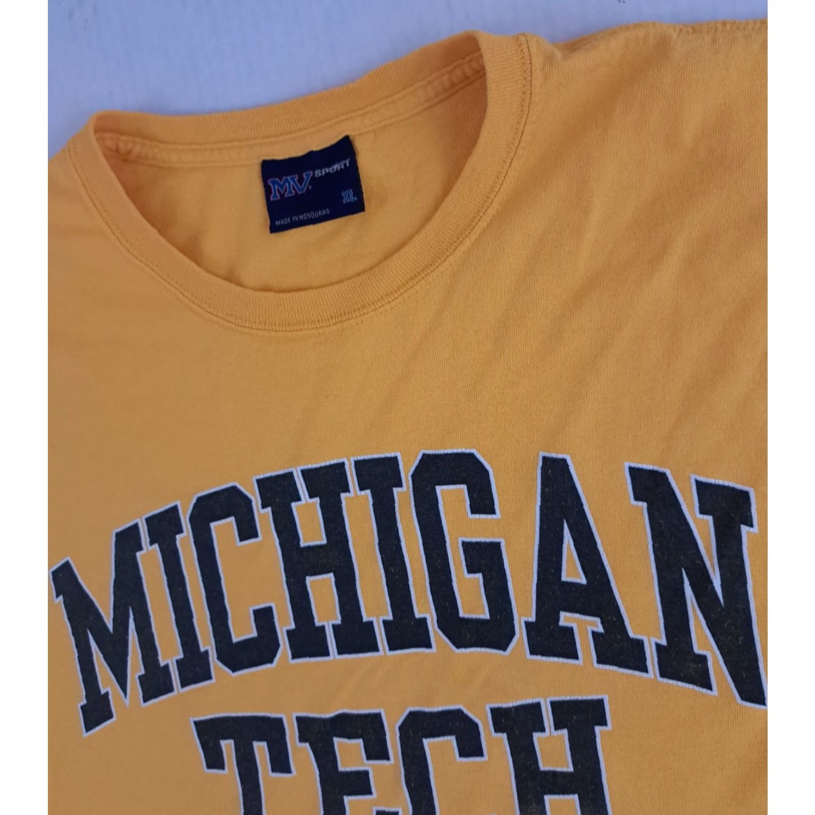 Vintage VINTAGE MV Sport Printed T-Shirt XL Unisex Adults University Yellow 1990s Crew Neck Short Sleeve Cotton Canvas M? Size US XL / EU 56 / 4 - 2 Thumbnail