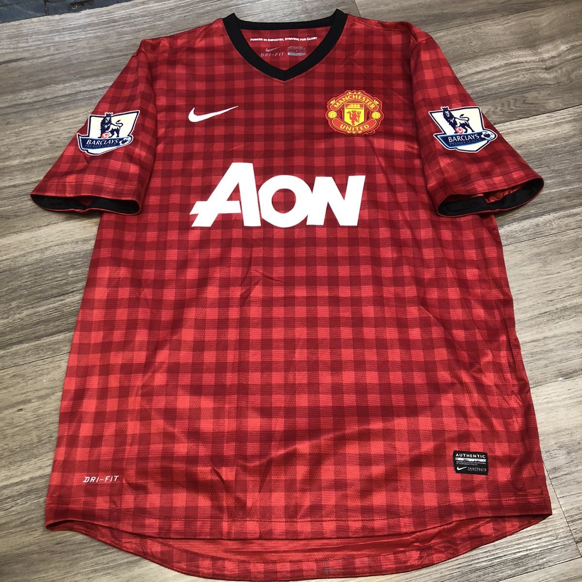 Nike manchester united 12/13 home shirt #21 Henrique Size US M / EU 48-50 / 2 - 1 Thumbnail