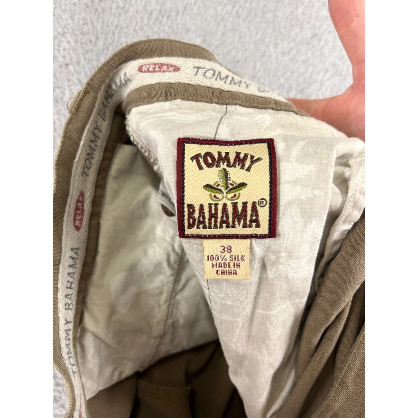 Tommy Bahama Tommy Bahama Shorts Men 38 Beige Silk Pleated Relax Beach Vacation Golf Golfer Size US 38 / EU 54 - 3 Thumbnail