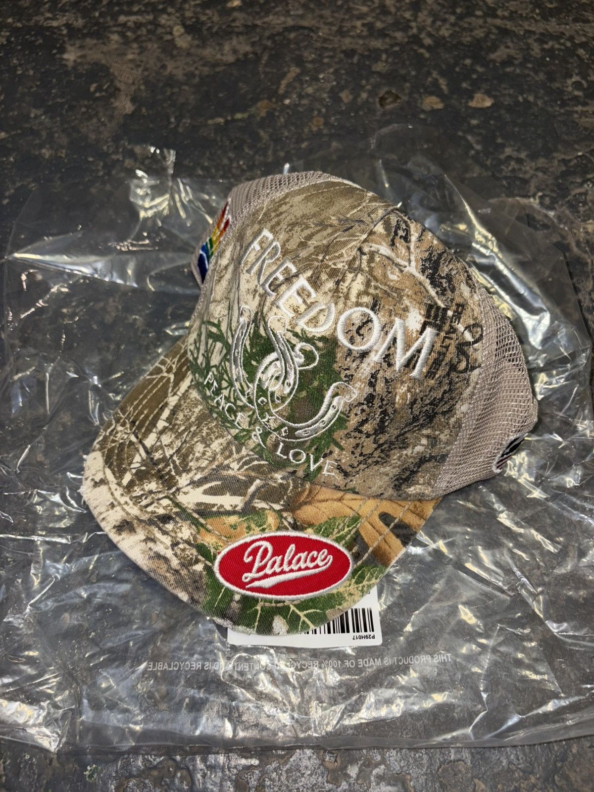 Palace×Spitfire live to bun mesh cap Palace × Spitfire Palace X Spitfire Live To Bun Mesh Trucker